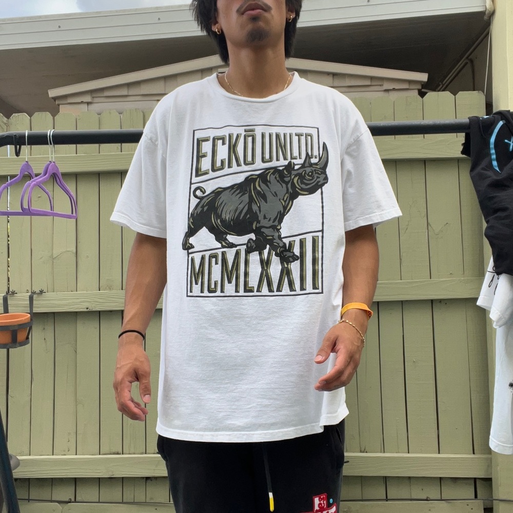 ECKŌ UNLTD. BIG LOGO (Gold tint)